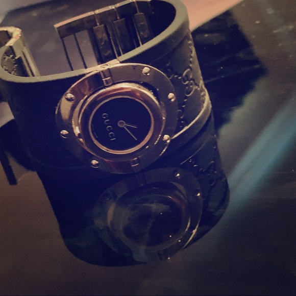 Gucci First Edition Women’s Flip Watch. - Picture 1 of 8